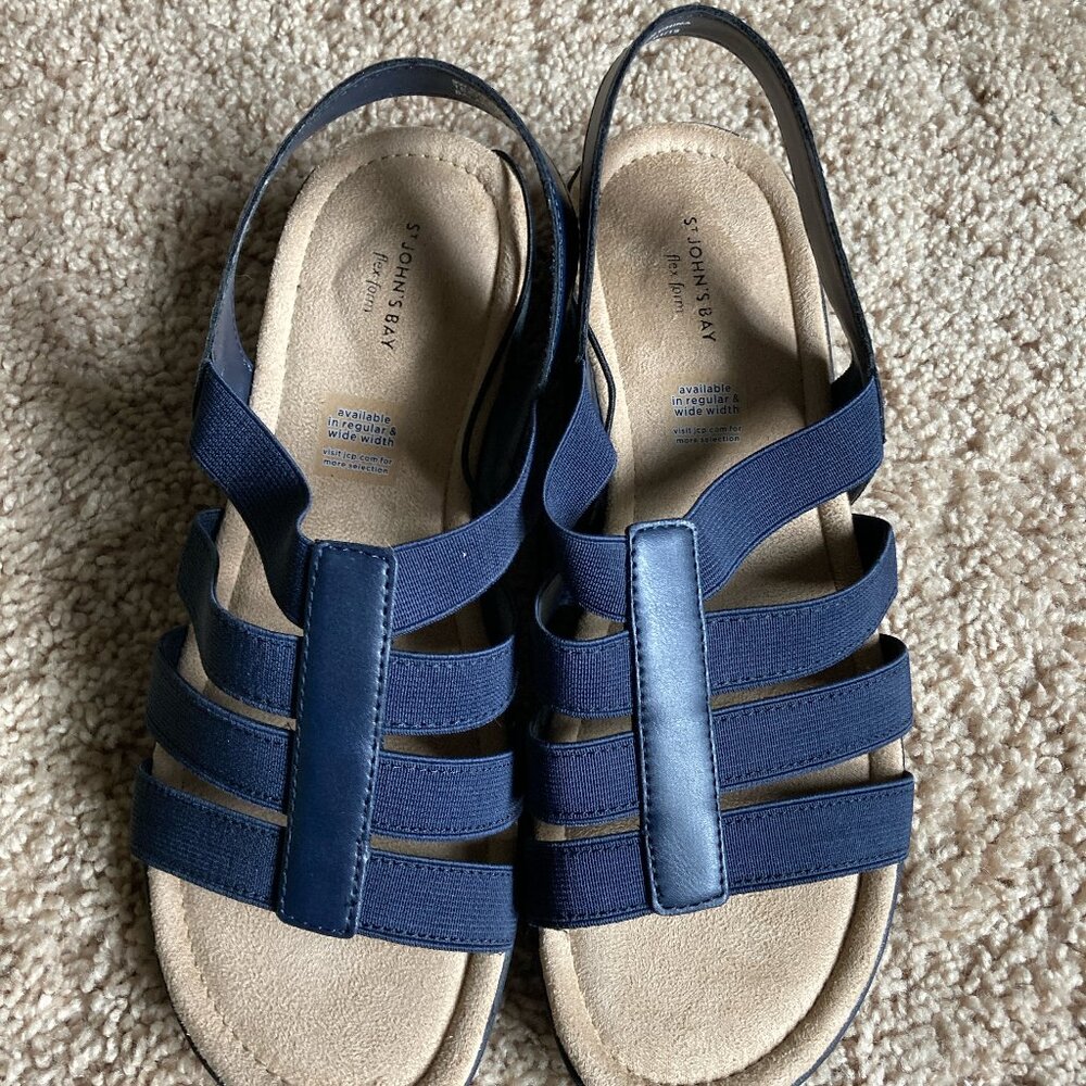 St. John's Bay Navy Sandals Size 9W Unworn Still in Box Summer Beach Vacation